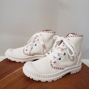 SO Dragonfruit Womens White Boots SIZE 6.5 Canvas Chunky‎ Block Heel Casual